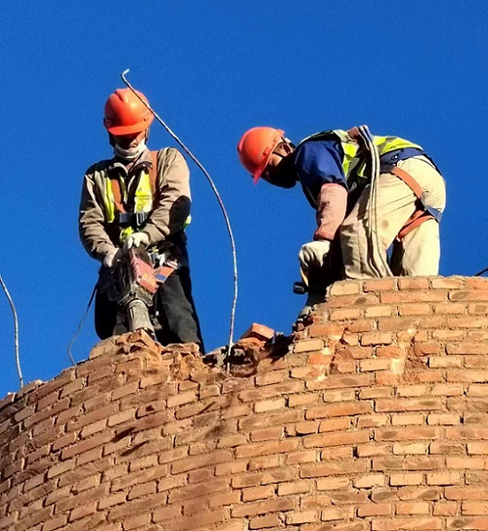 煙囪拆除公司:行業(yè)領先，服務周到